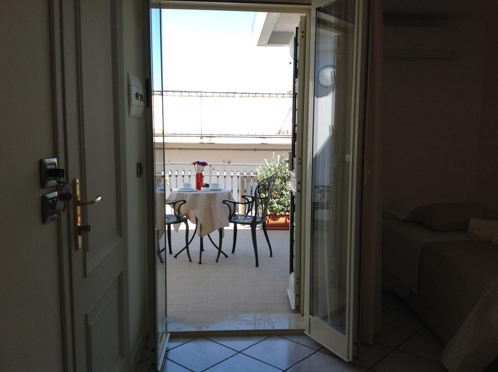 B&B A Casa Di Amici Giardini-Naxos Exterior foto